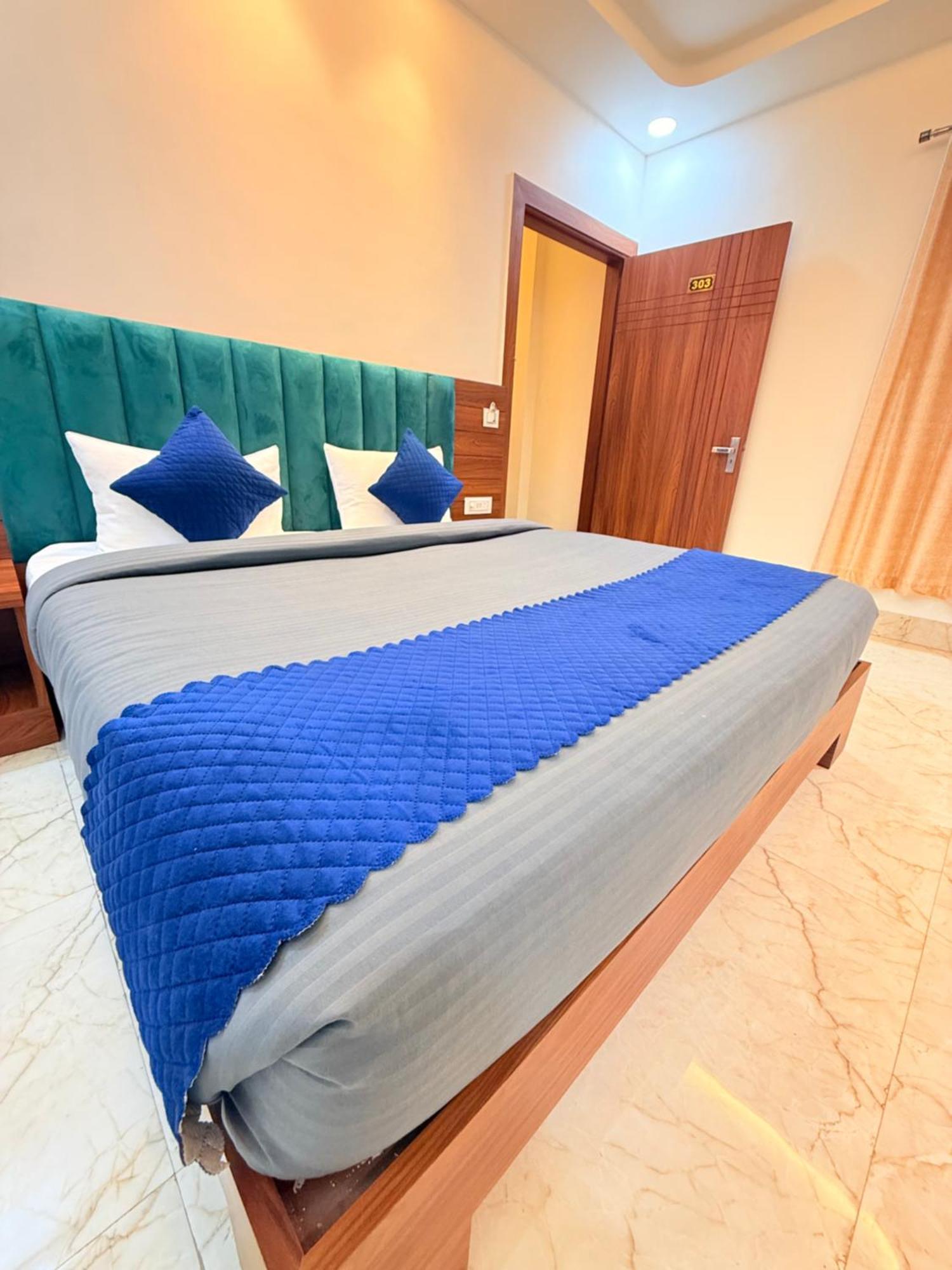Hotel Tulip Light Mathura Ngoại thất bức ảnh
